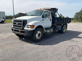 2011 Ford F-750 Equipment Image0