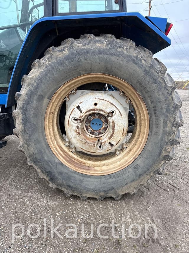 Image of Ford 7740 equipment image 4