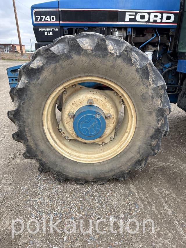 Image of Ford 7740 equipment image 2