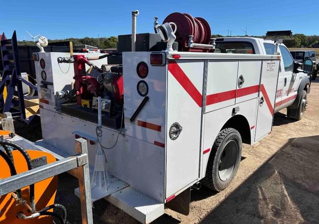 Image of Ford F-550 equipment image 4