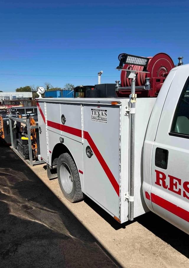 Image of Ford F-550 equipment image 2