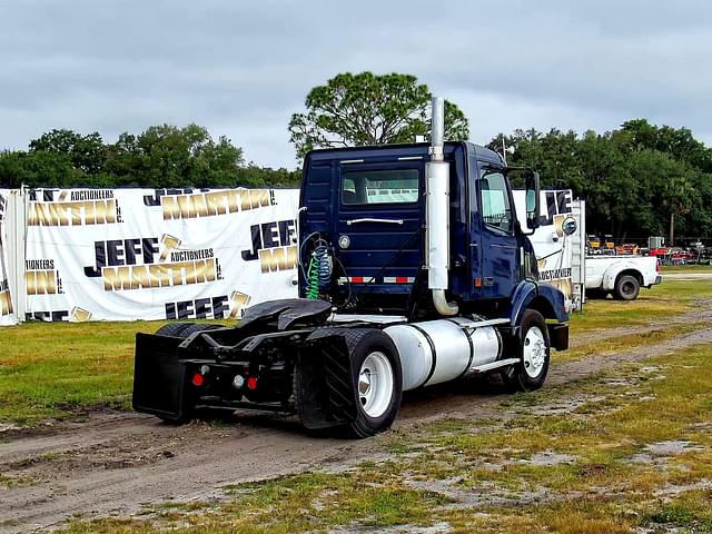 Image of Volvo VNM equipment image 4