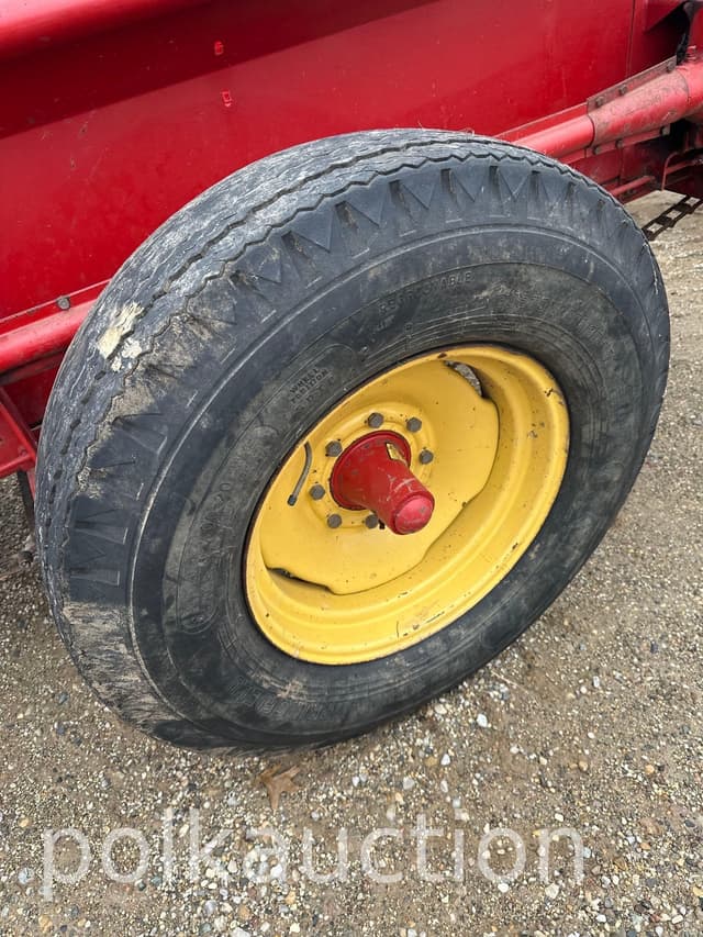 Image of New Holland 329 equipment image 4