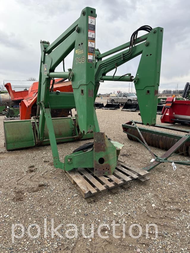 Image of John Deere 740 equipment image 3