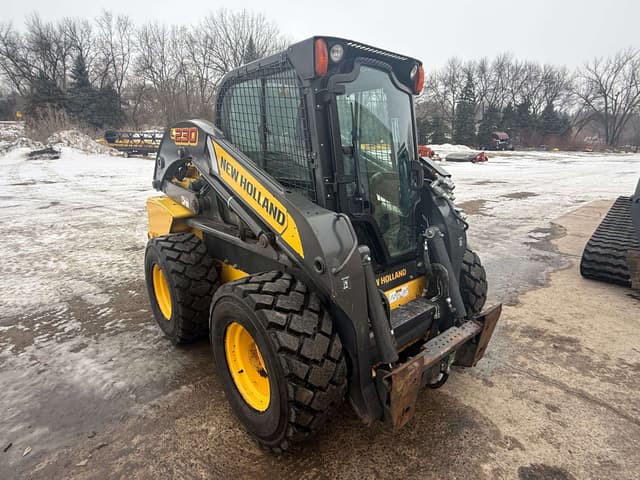 Image of New Holland L230 equipment image 1