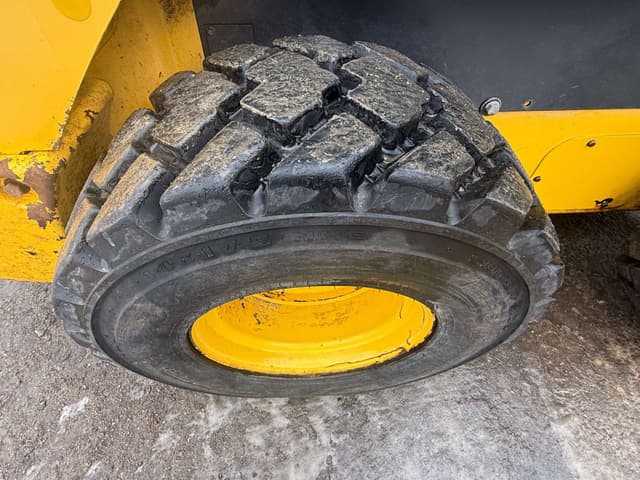 Image of New Holland L230 equipment image 3