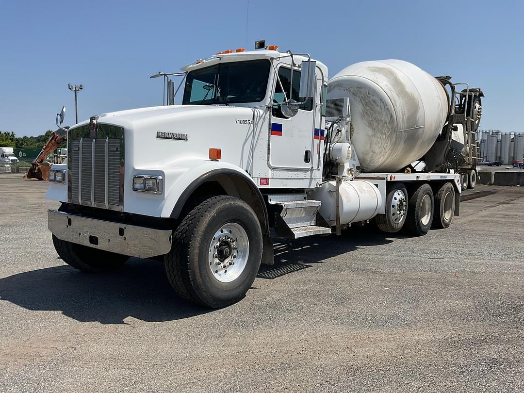 Image of Kenworth W900B Primary image