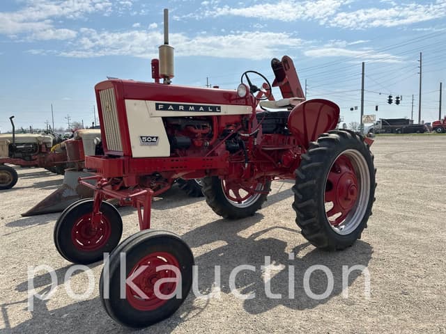 Image of Farmall 504 equipment image 2