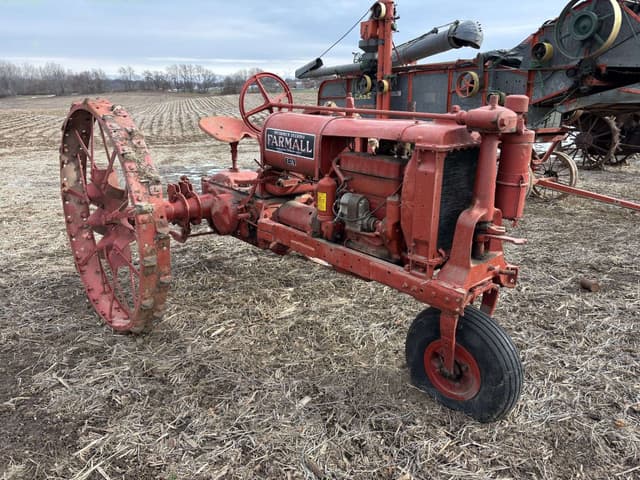 Image of Farmall F-12 equipment image 1