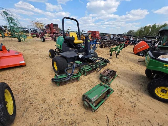 Image of John Deere 3235C equipment image 3
