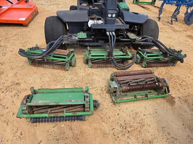 Image of John Deere 3235C equipment image 4