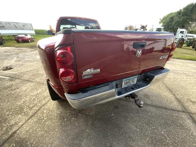 Image of Dodge Ram 3500 equipment image 4