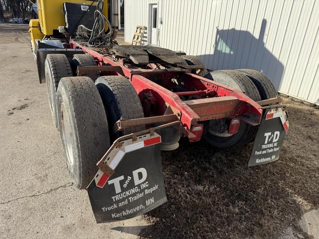 Image of Freightliner 3406 equipment image 4