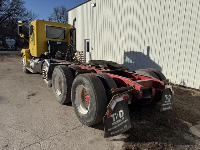 Image of Freightliner 3406 equipment image 3