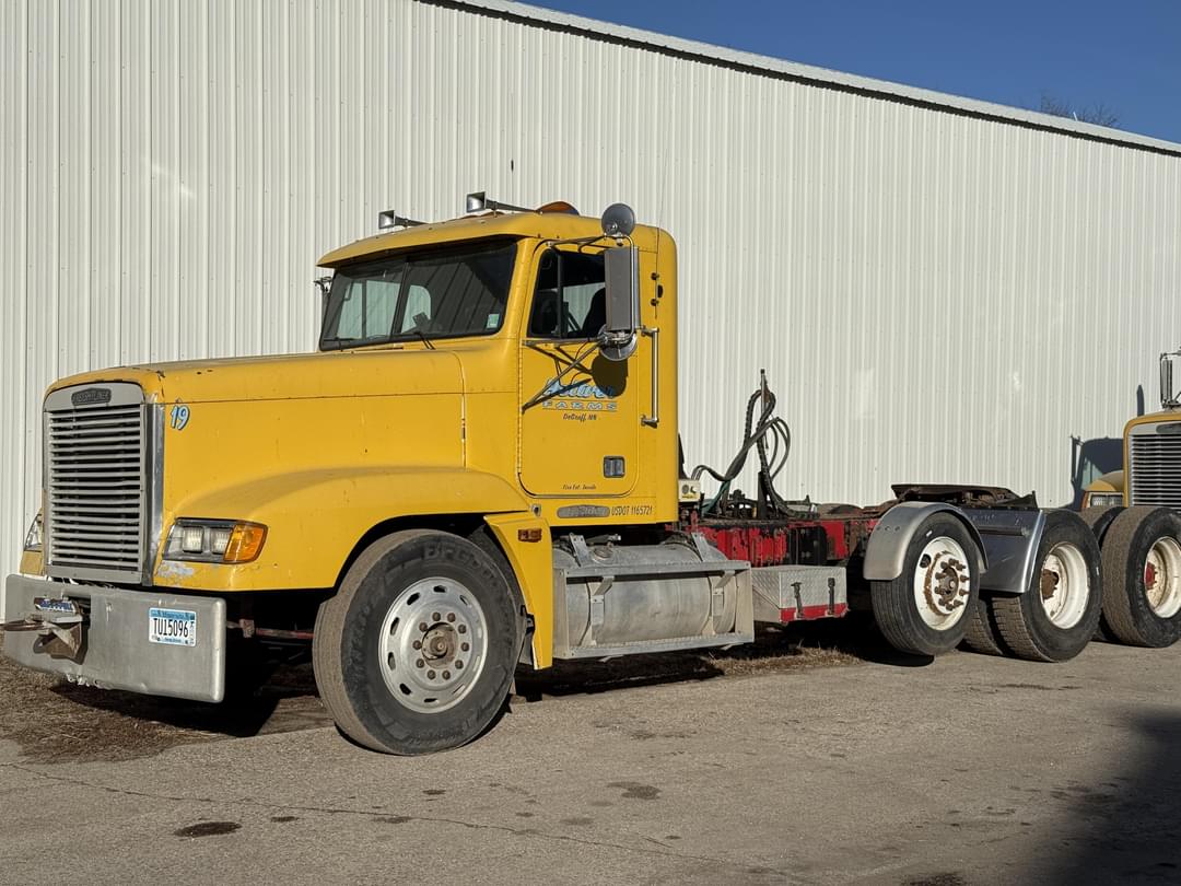 Image of Freightliner 3406 Primary image