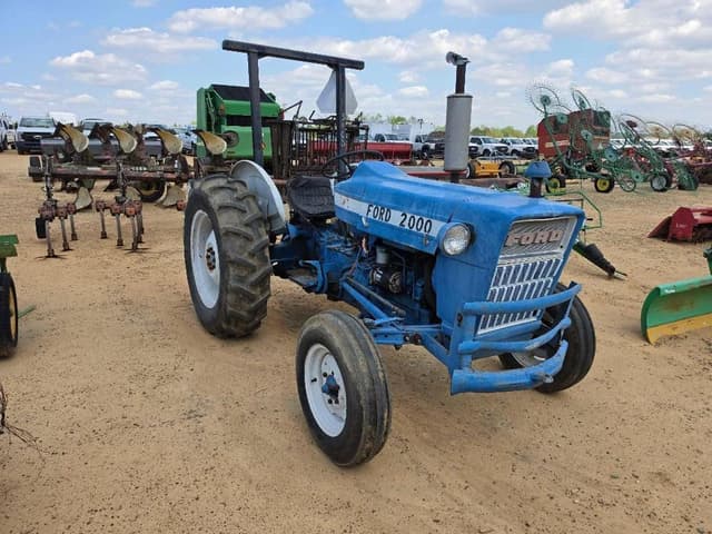 Image of Ford 2000 equipment image 3