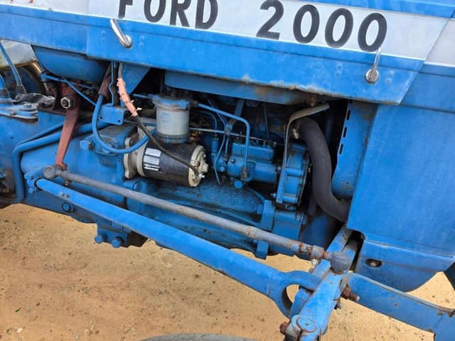 Image of Ford 2000 equipment image 4