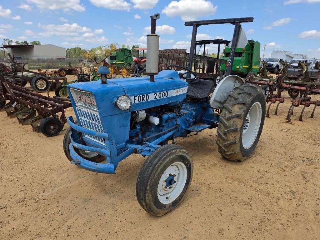 Ford 2000 Equipment Image0