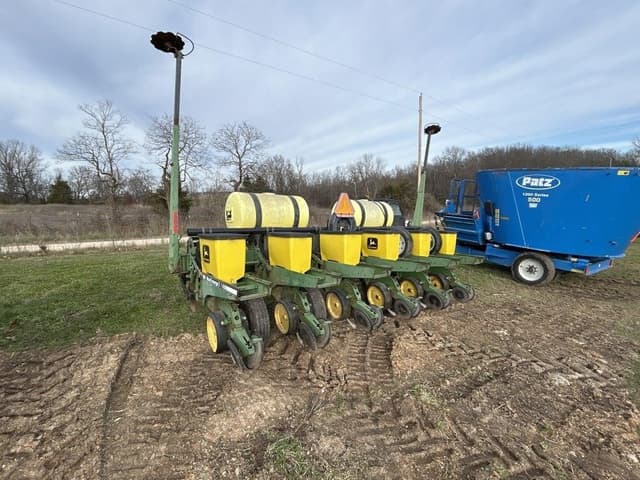 Image of John Deere MaxEmerge 2 equipment image 2