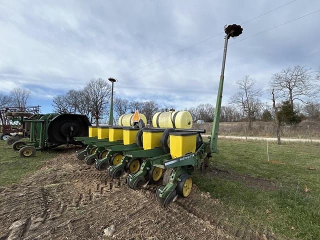 Image of John Deere MaxEmerge 2 equipment image 4