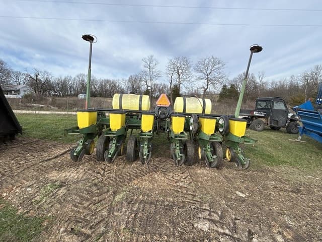 Image of John Deere MaxEmerge 2 equipment image 3