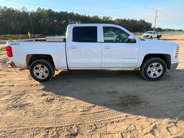 Image of Chevrolet Silverado equipment image 3