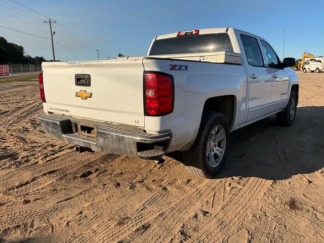 Image of Chevrolet Silverado equipment image 4