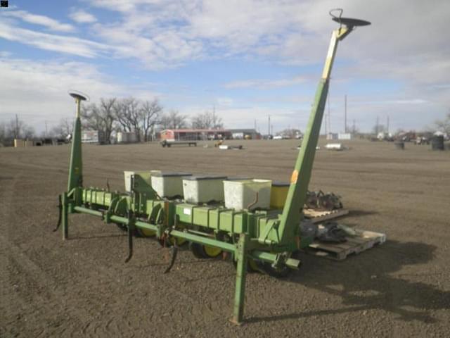 Image of John Deere 7100 equipment image 1