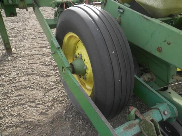 Image of John Deere 7100 equipment image 4