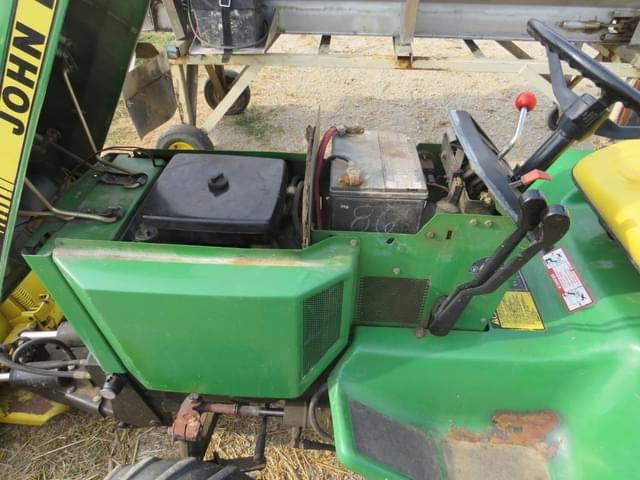Image of John Deere 318 equipment image 3