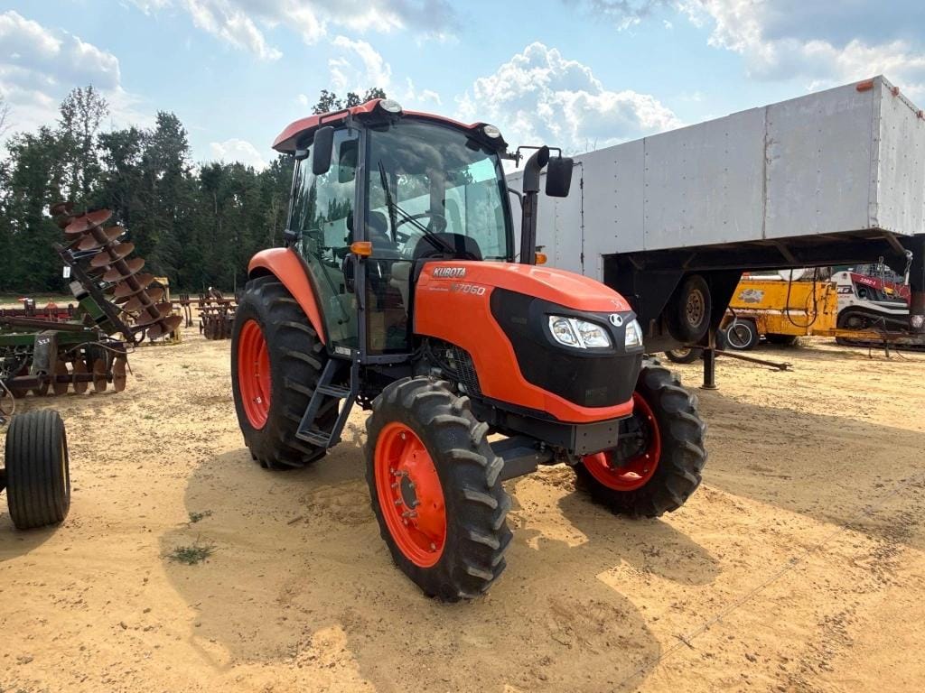 Kubota M7060 Equipment Image0
