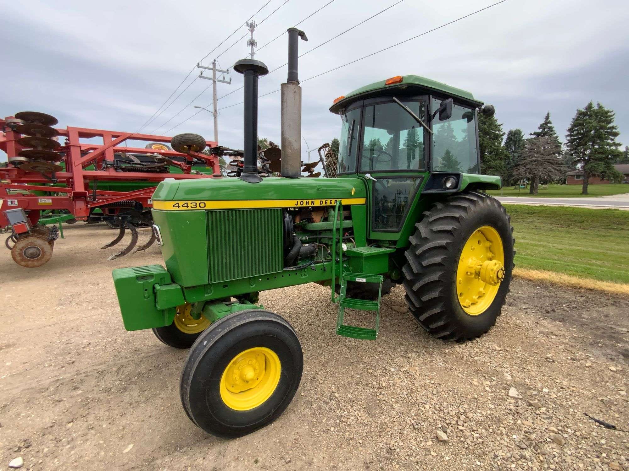 John Deere 4430 Equipment Image0