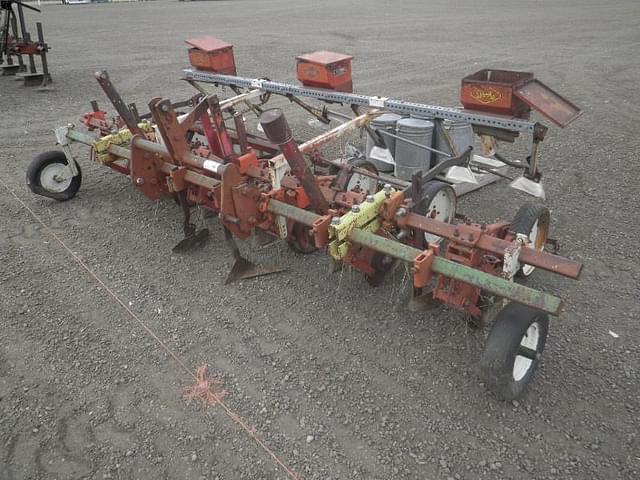 Image of International Harvester 185 equipment image 1