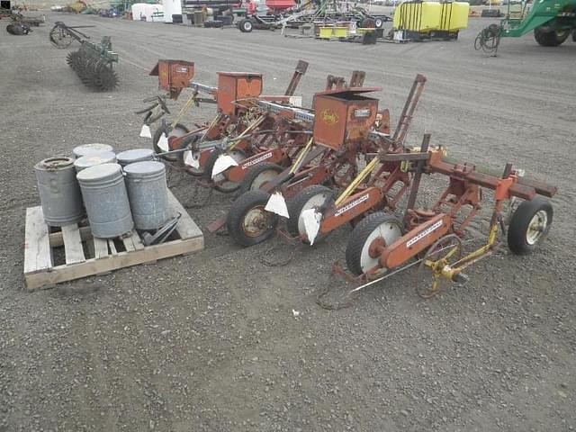 Image of International Harvester 185 equipment image 2