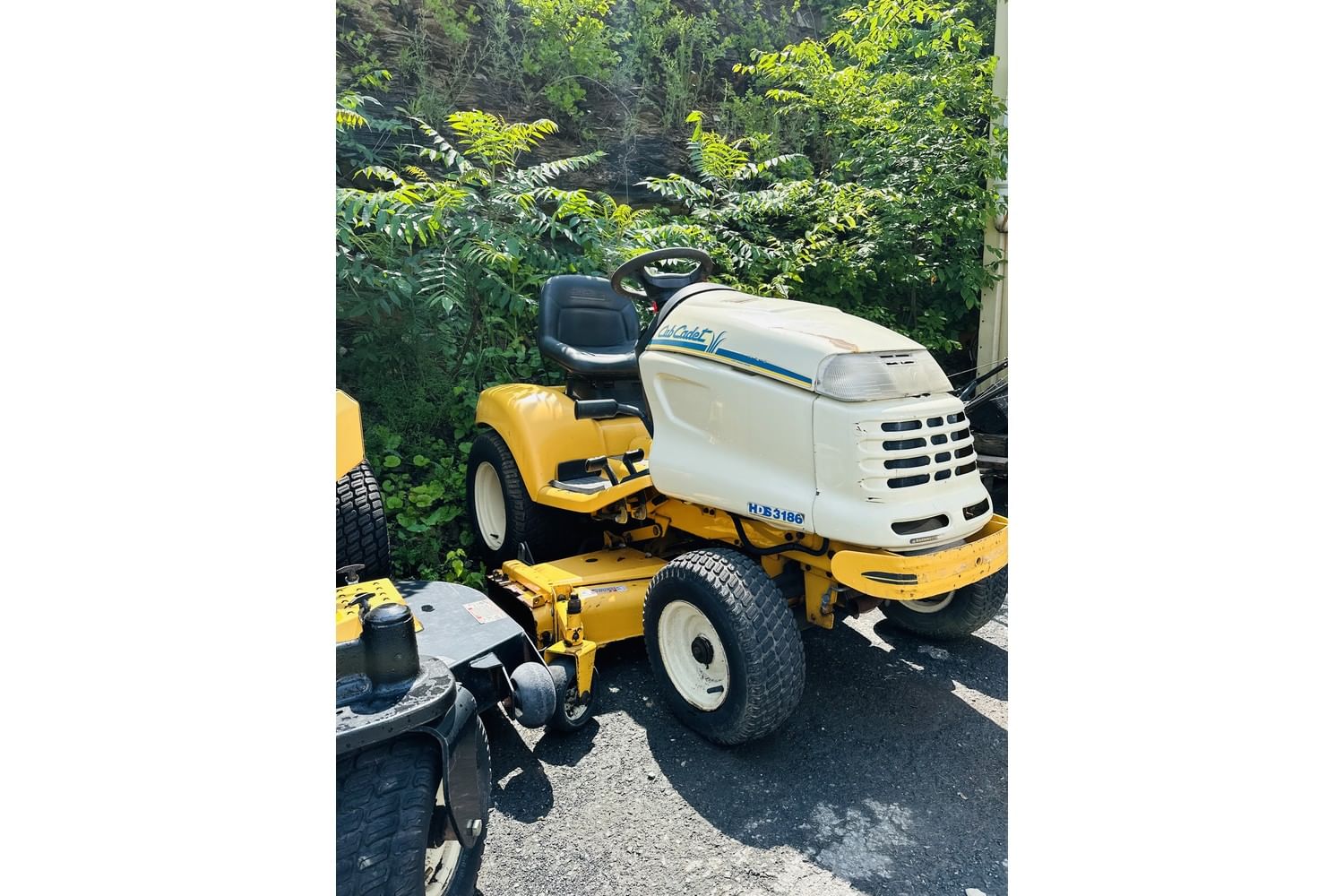 Cub Cadet HDS3186 Equipment Image0