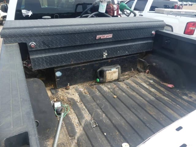Image of GMC 2500HD equipment image 4