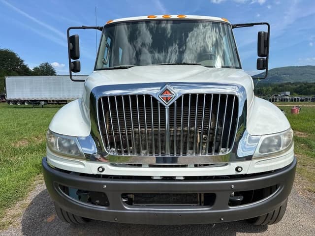 Image of International Durastar 4300 equipment image 4