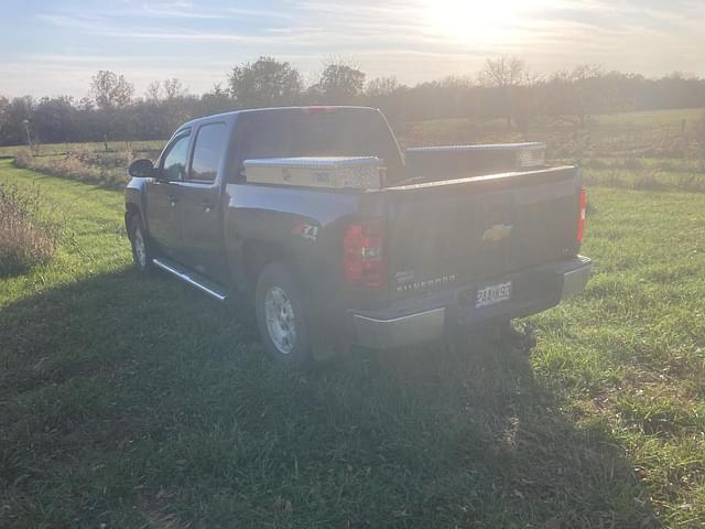 Image of Chevrolet Silverado equipment image 2