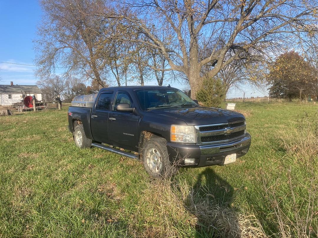 Image of Chevrolet Silverado Primary image