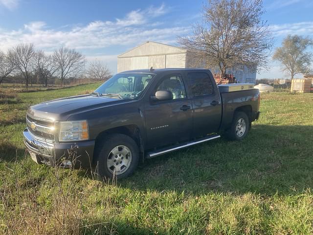 Image of Chevrolet Silverado equipment image 3