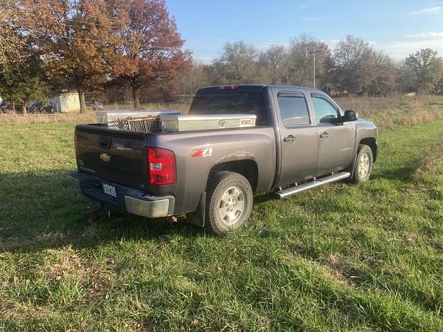 Image of Chevrolet Silverado equipment image 1