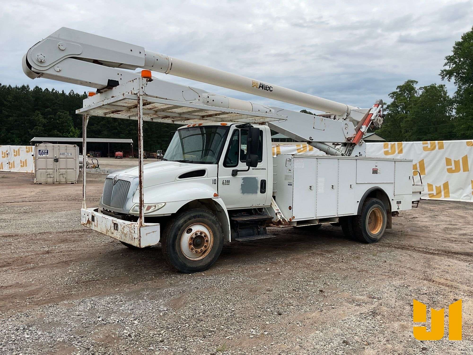 International 4300 SBA Equipment Image0