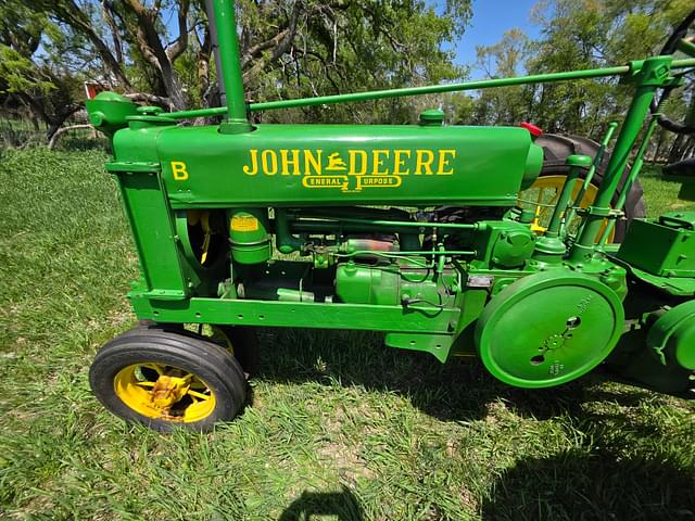 Image of John Deere B equipment image 2