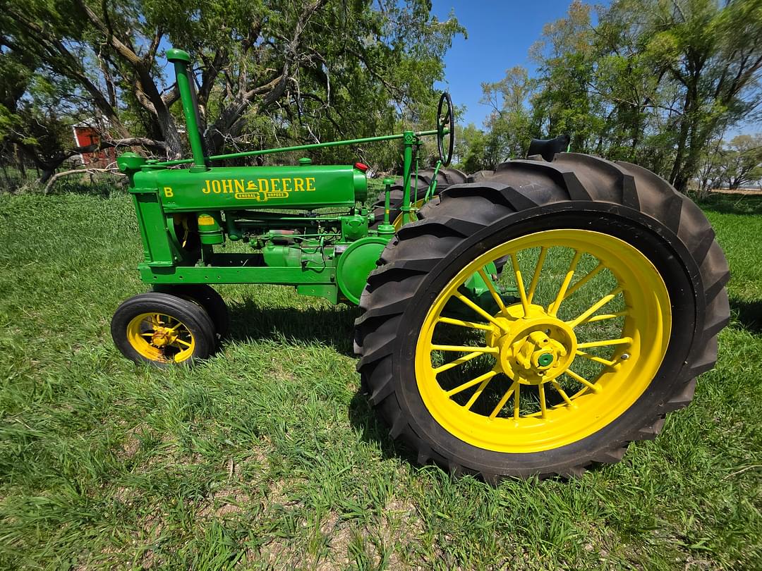 Image of John Deere B Primary image