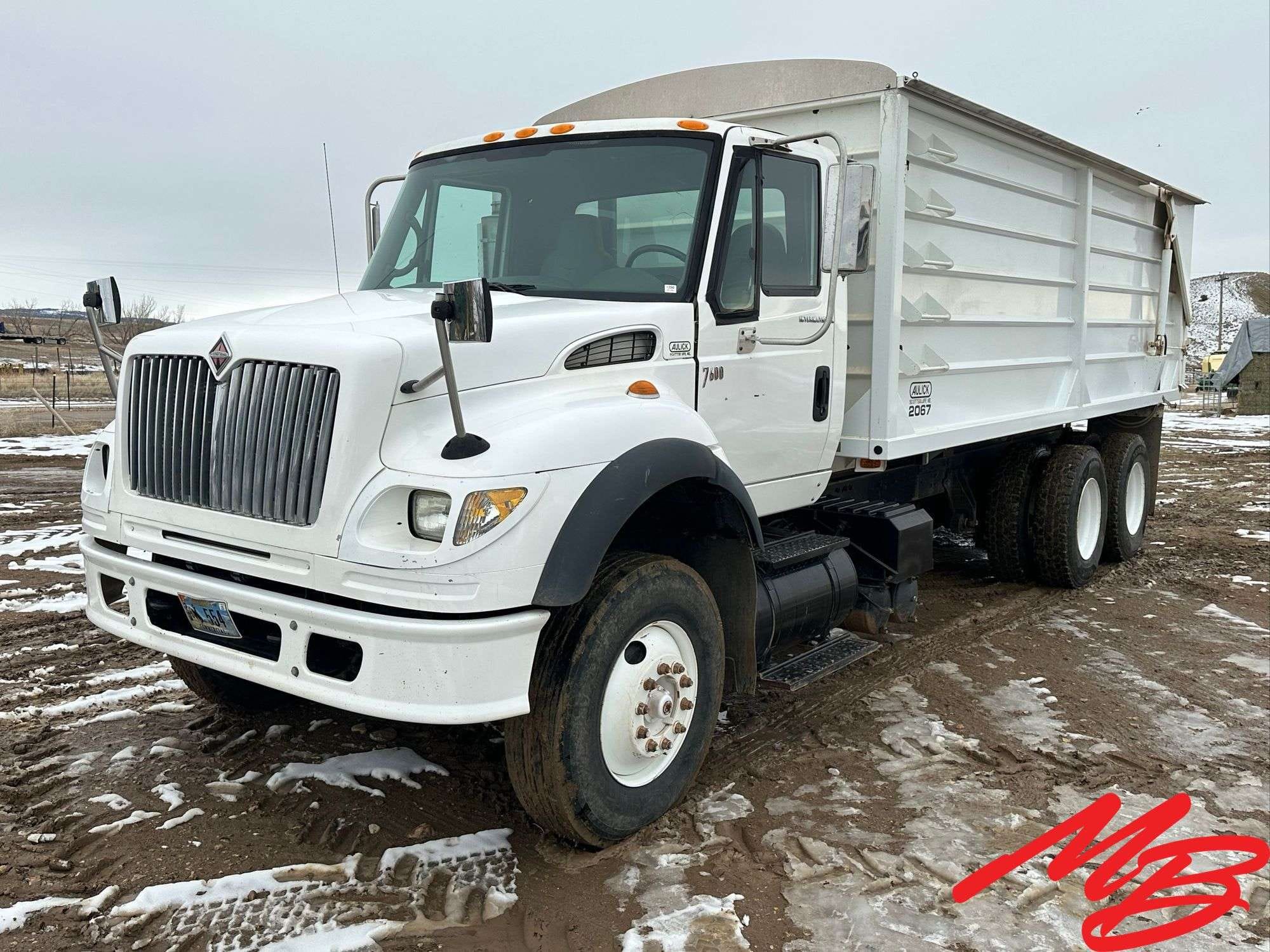 2004 International 7600 Equipment Image0