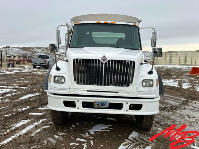 Image of International 7600 equipment image 1