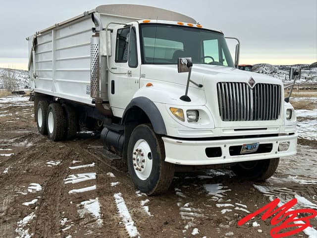 Image of International 7600 equipment image 2