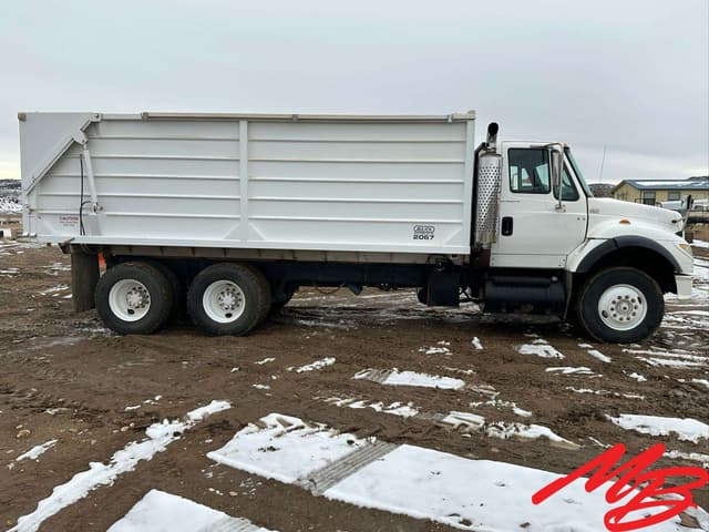 Image of International 7600 equipment image 3