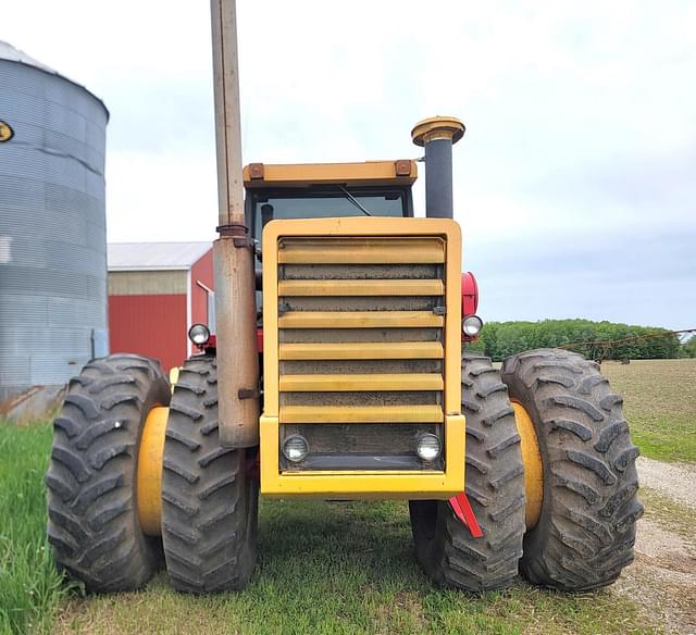 Image of Versatile 835 equipment image 2
