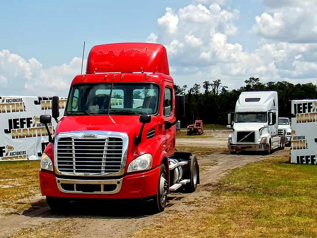 Image of Freightliner Cascadia equipment image 1